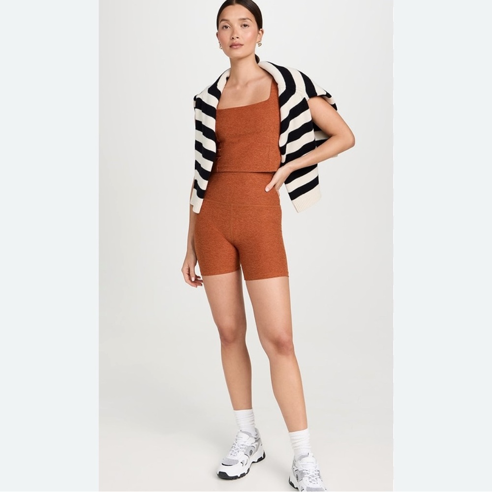 Beyond Yoga – Spacedye Impress Set Cropped Tank and Biker Shorts